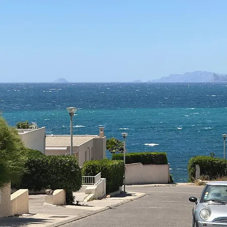 T2 Solviou: Beachside With Free Parking